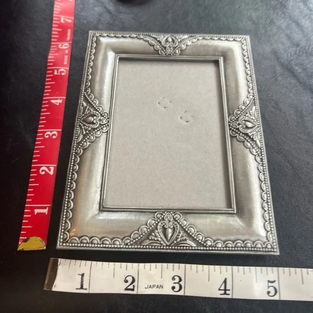 Metal Pictures Frame w/Hearts